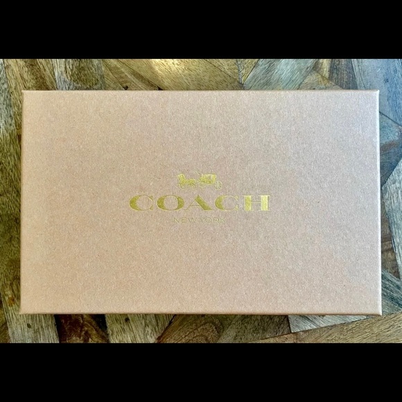 *SOLD* Boxed Coach Corner Zip Wristlet In White Signature Leather w/ 2 Charms - Picture 3 of 6